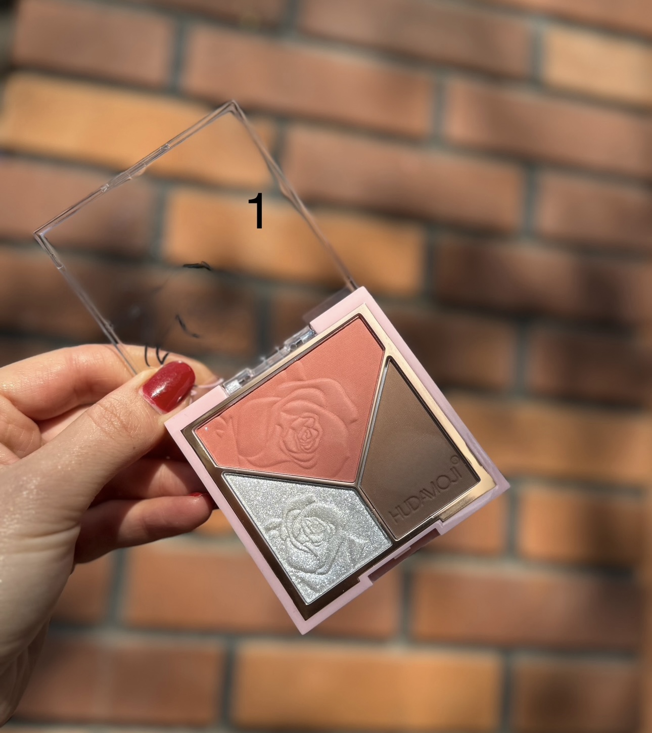 IMG_5201 پالت رژگونه و هایلایتر و کانتور هدی موجی