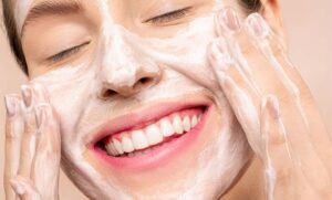 بهترین روتین آرایشی برای پوست‌های چرب، خشک و حساس